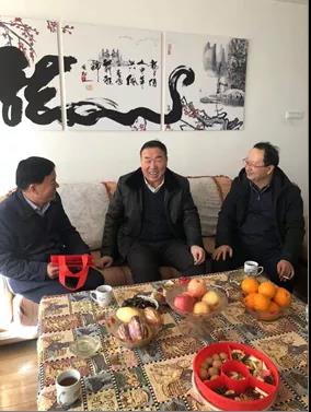 敦煌種業(yè)領(lǐng)導(dǎo)看望慰問公司老干部、老黨員及困難黨員職工